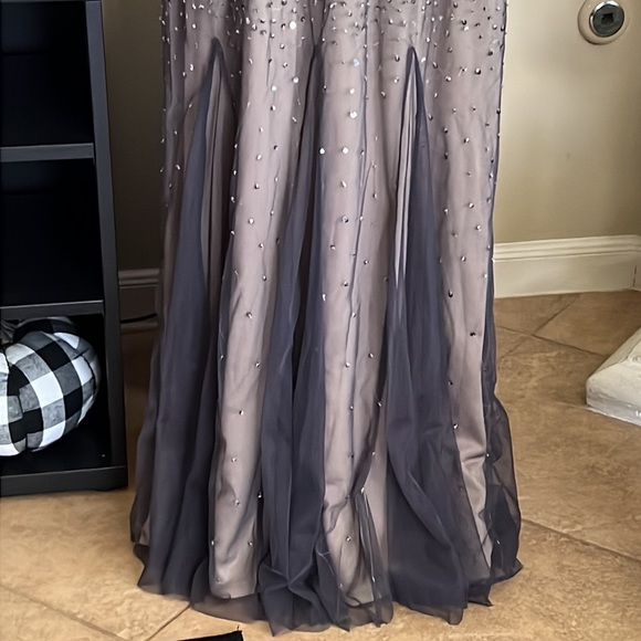 Adrianna Papell sequined sleeveless gown - Picture 4 of 10